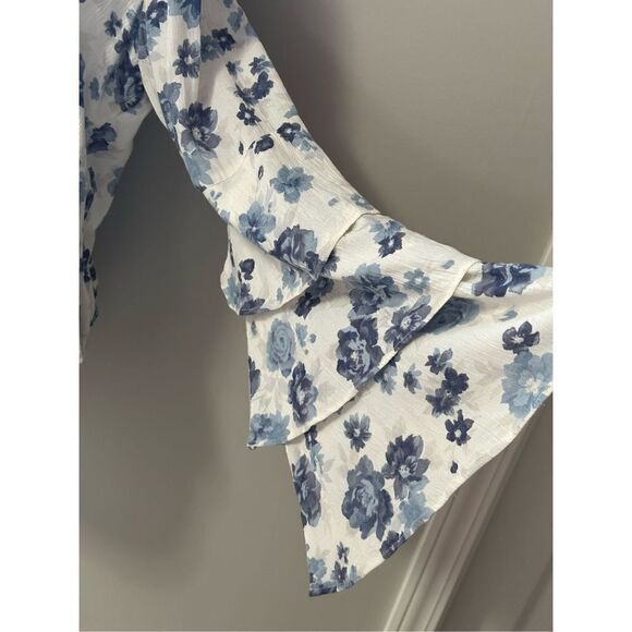 American Eagle adorable v-neck pull over blouse - Picture 2 of 9